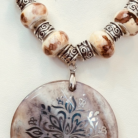 925 Sterling Silver chain Large Round Shell Pendant. Tan Beads w/Tibetan Spacers - Picture 4 of 4